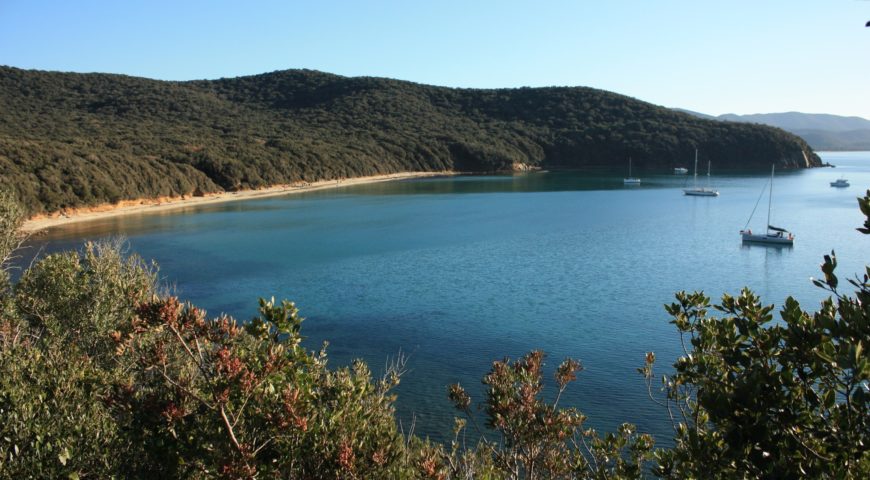 cala violina vista dalla panchina